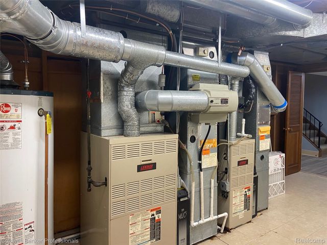 529 Lake Shore Road, Village Of Grosse Pointe Shores, MI 48236