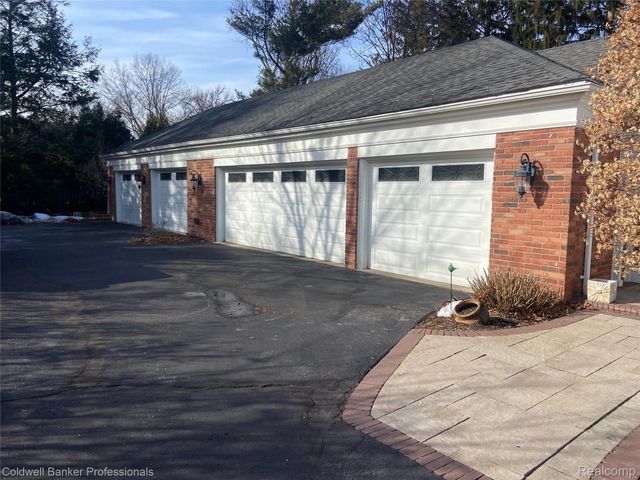 529 Lake Shore Road, Village Of Grosse Pointe Shores, MI 48236