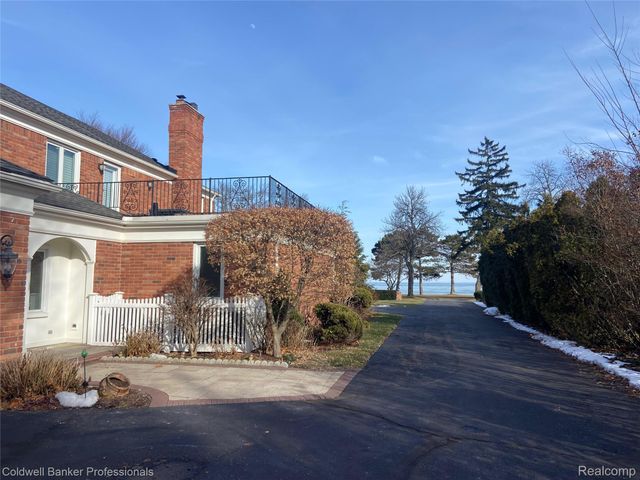 529 Lake Shore Road, Village Of Grosse Pointe Shores, MI 48236