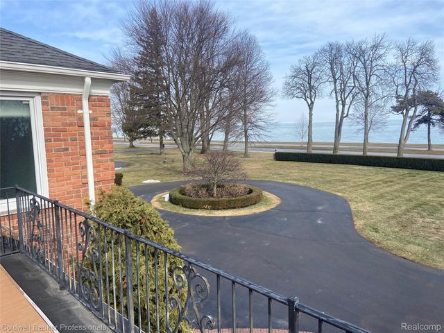 529 Lake Shore Road, Village Of Grosse Pointe Shores, MI 48236