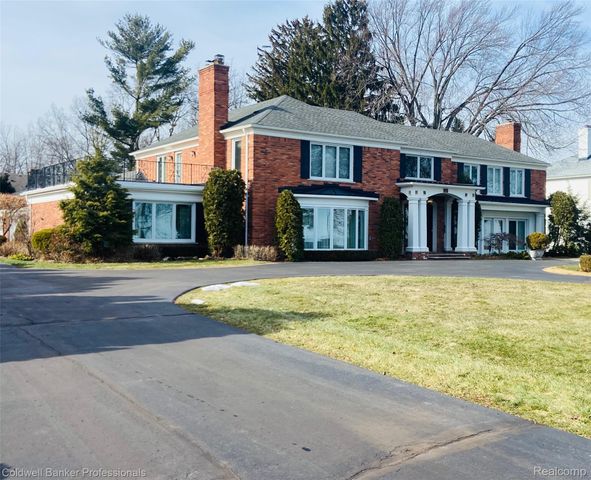 529 Lake Shore Road, Village Of Grosse Pointe Shores, MI 48236