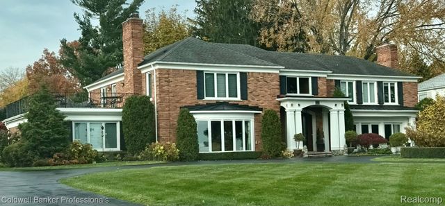 529 Lake Shore Road, Village Of Grosse Pointe Shores, MI 48236