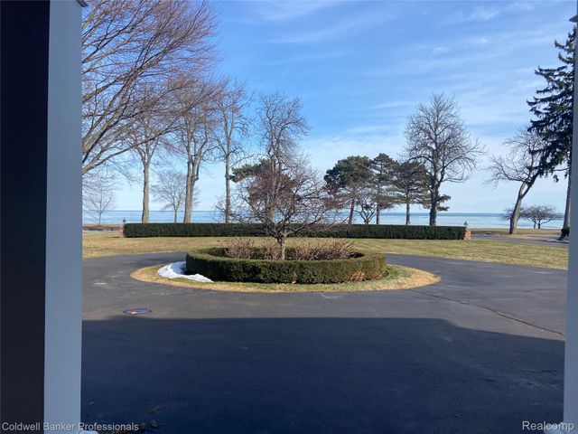 529 Lake Shore Road, Village Of Grosse Pointe Shores, MI 48236