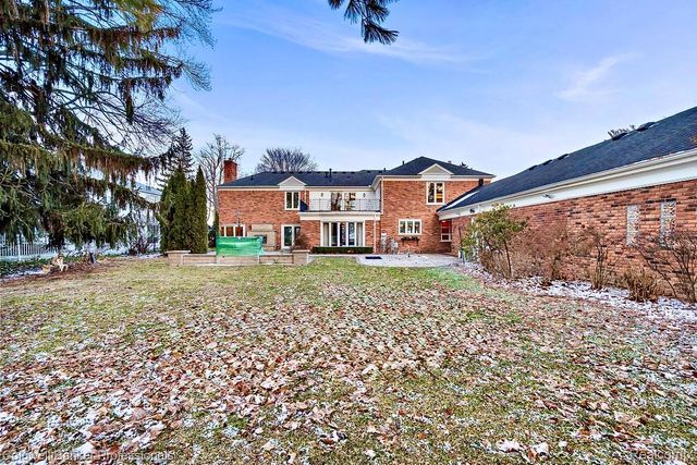 529 Lake Shore Road, Village Of Grosse Pointe Shores, MI 48236