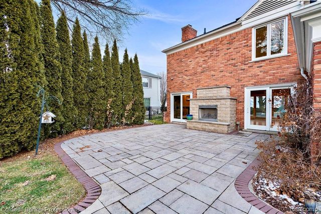 529 Lake Shore Road, Village Of Grosse Pointe Shores, MI 48236