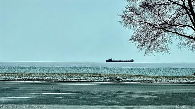 529 Lake Shore Road, Village Of Grosse Pointe Shores, MI 48236