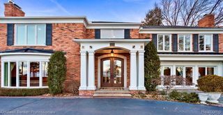 529 Lake Shore Road, Village Of Grosse Pointe Shores, MI 48236
