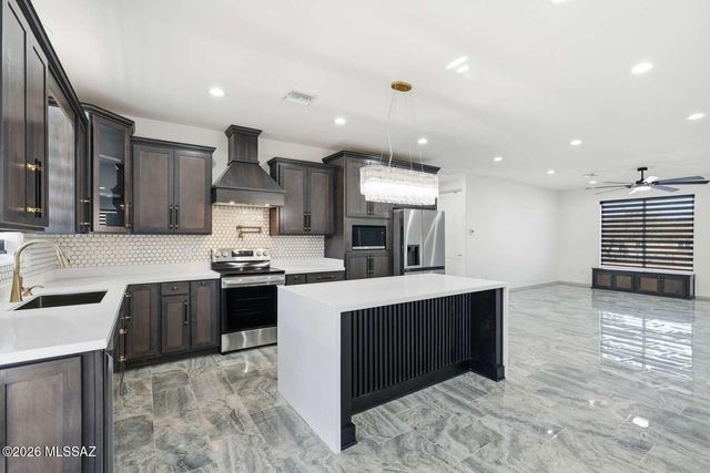 89 Circulo Penjamo, Rio Rico, AZ 85648