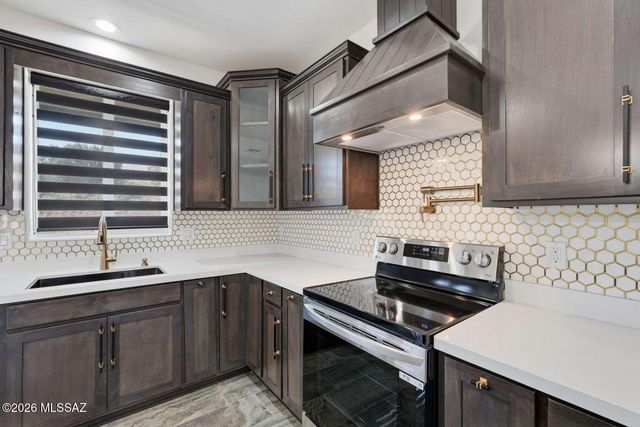 89 Circulo Penjamo, Rio Rico, AZ 85648