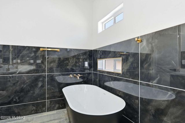 89 Circulo Penjamo, Rio Rico, AZ 85648