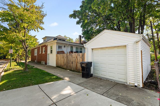 9400 S Charles Street, Chicago, IL 60643