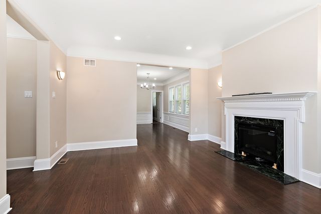 9400 S Charles Street, Chicago, IL 60643