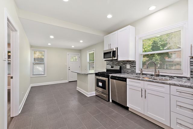 9400 S Charles Street, Chicago, IL 60643