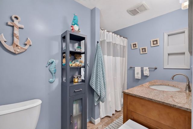 12 Clearwater Dr, Plymouth, MA 02360