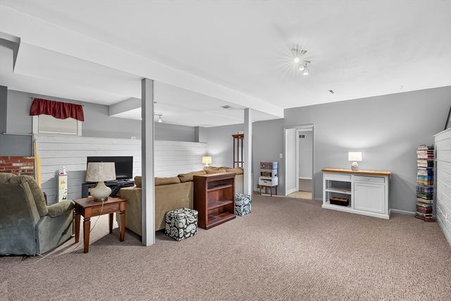 12 Clearwater Dr, Plymouth, MA 02360