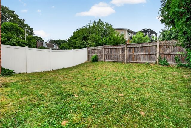 12 Clearwater Dr, Plymouth, MA 02360