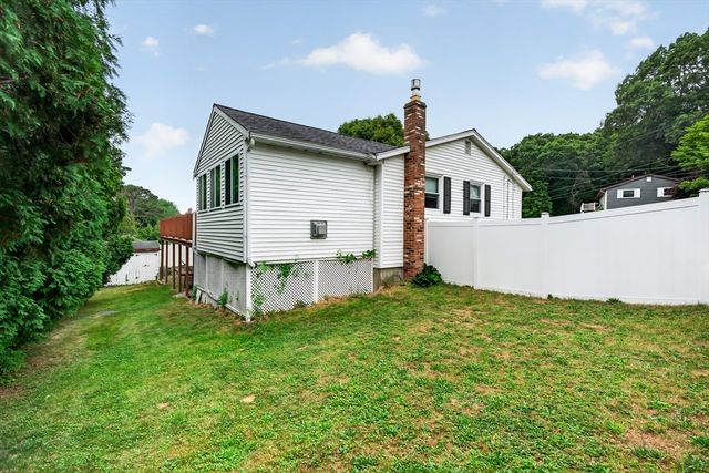 12 Clearwater Dr, Plymouth, MA 02360