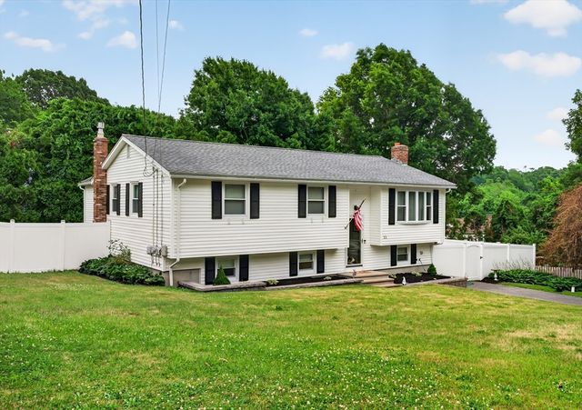 12 Clearwater Dr, Plymouth, MA 02360