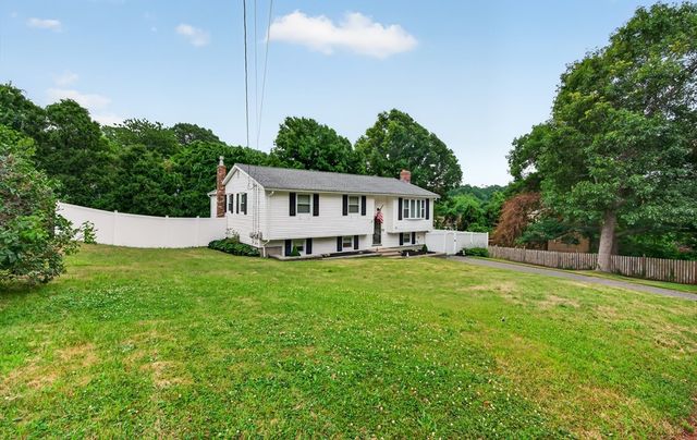 12 Clearwater Dr, Plymouth, MA 02360