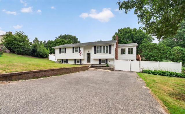 12 Clearwater Dr, Plymouth, MA 02360