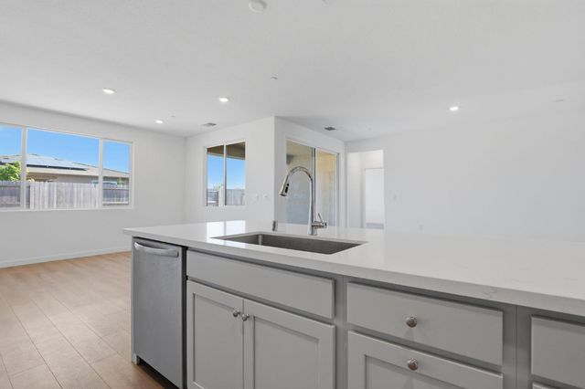1113 Tributary Way, Olivehurst, CA 95961