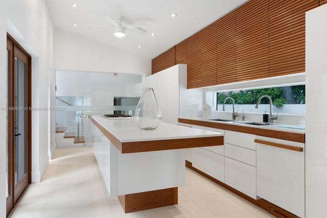 105+115 Ocean Blvd, Golden Beach, FL 33160