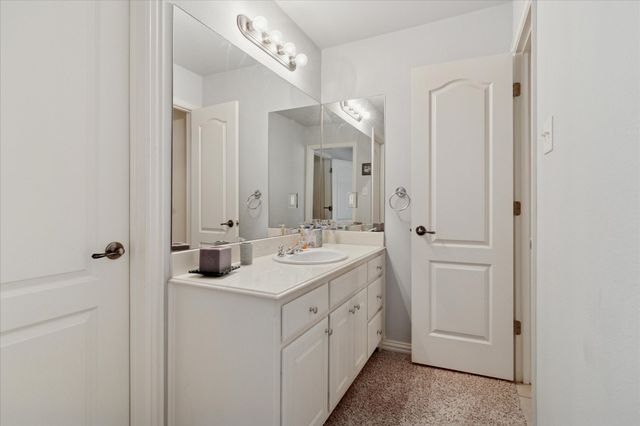 2202 Southern Oaks Drive, Cedar Hill, TX 75104