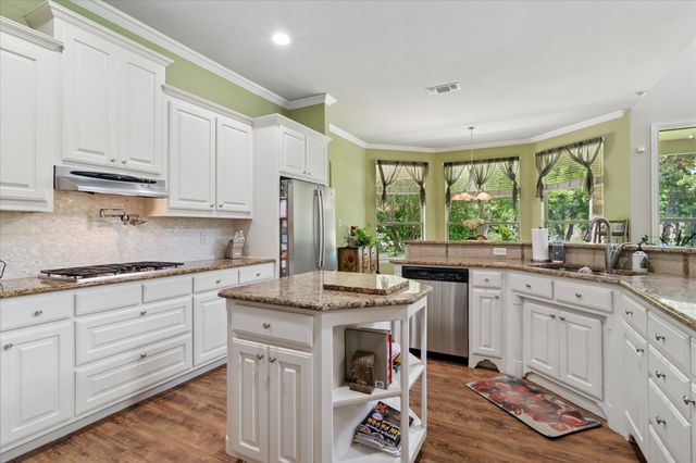 2202 Southern Oaks Drive, Cedar Hill, TX 75104