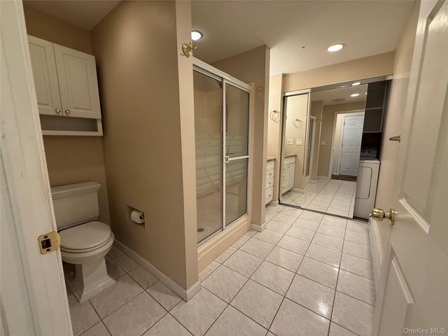 65 Gateway Drive, Copiague, NY 11726