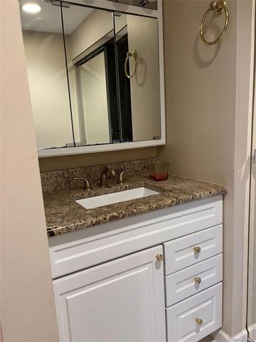 65 Gateway Drive, Copiague, NY 11726