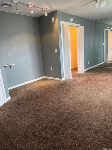 65 Gateway Drive, Copiague, NY 11726