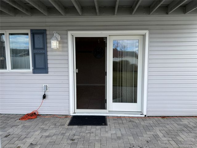 65 Gateway Drive, Copiague, NY 11726