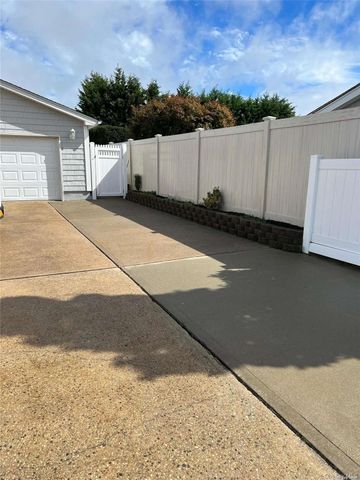 65 Gateway Drive, Copiague, NY 11726