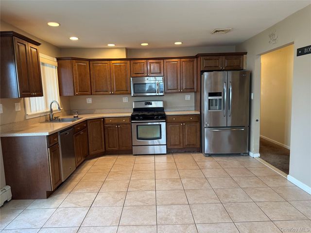 65 Gateway Drive, Copiague, NY 11726