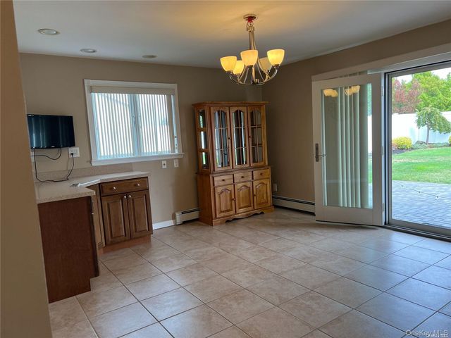 65 Gateway Drive, Copiague, NY 11726