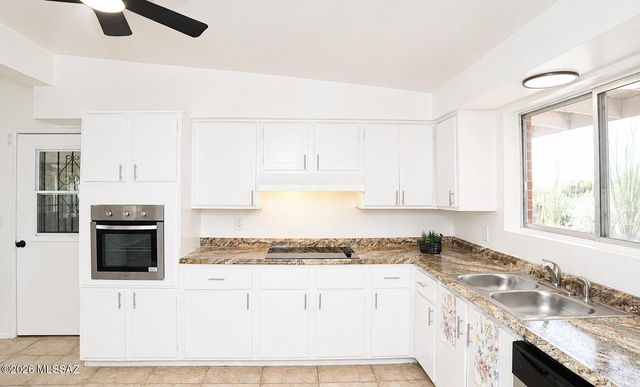 1650 W Placita Barranca, Tucson, AZ 85704