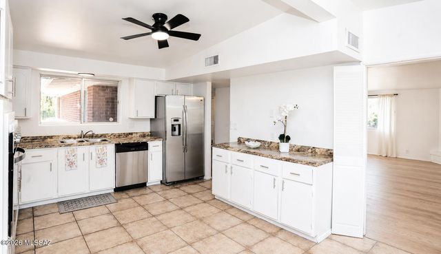 1650 W Placita Barranca, Tucson, AZ 85704