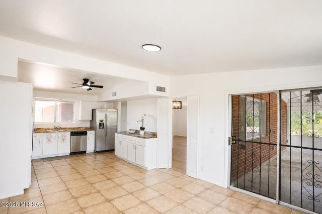 1650 W Placita Barranca, Tucson, AZ 85704