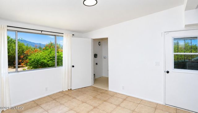 1650 W Placita Barranca, Tucson, AZ 85704
