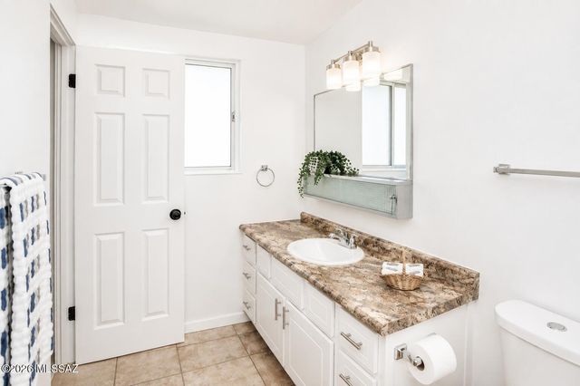 1650 W Placita Barranca, Tucson, AZ 85704