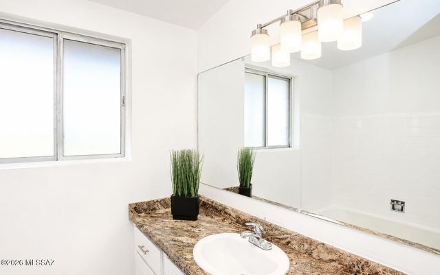 1650 W Placita Barranca, Tucson, AZ 85704