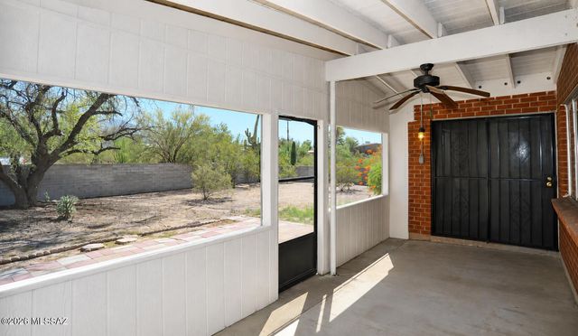 1650 W Placita Barranca, Tucson, AZ 85704