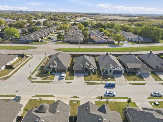 725 Sandy Chip Trail, Fort Worth, TX 76108