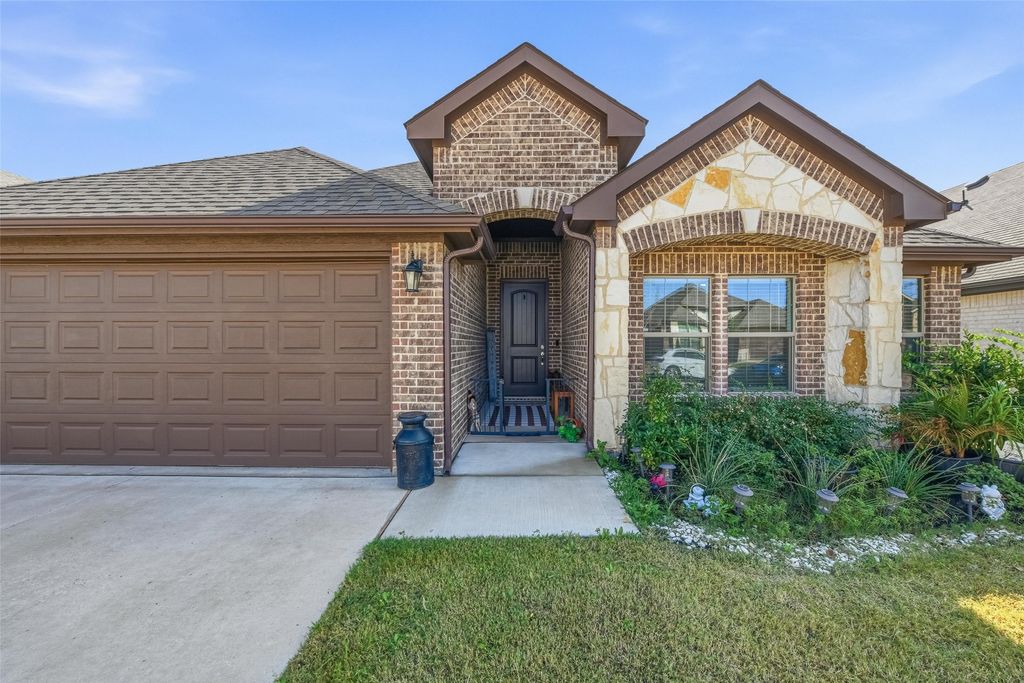 725 Sandy Chip Trail, Fort Worth, TX 76108