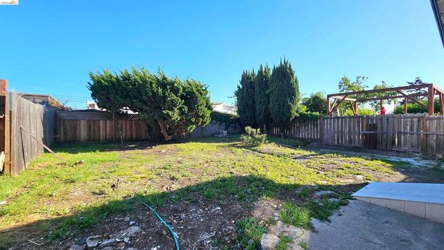 1720 67Th Ave, Oakland, CA 94621