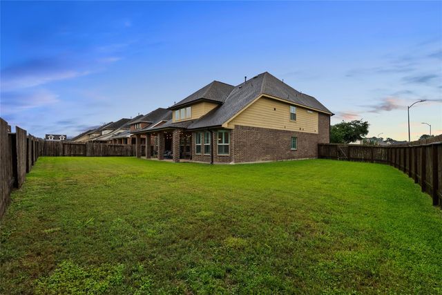 4224 Walnut Bend Drive, Friendswood, TX 77546