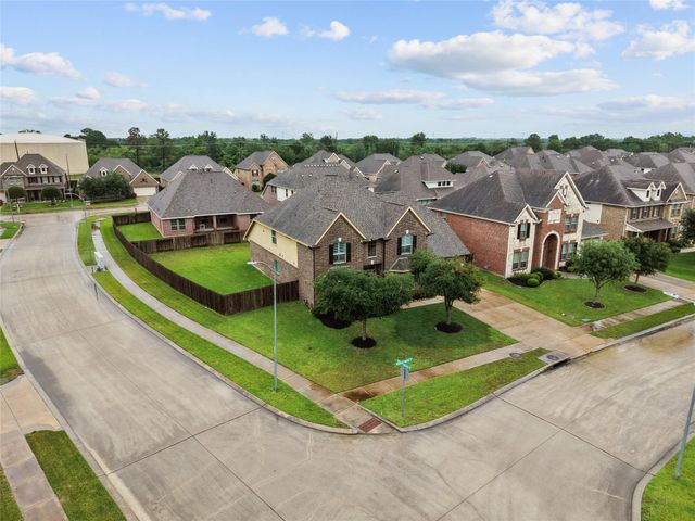 4224 Walnut Bend Drive, Friendswood, TX 77546