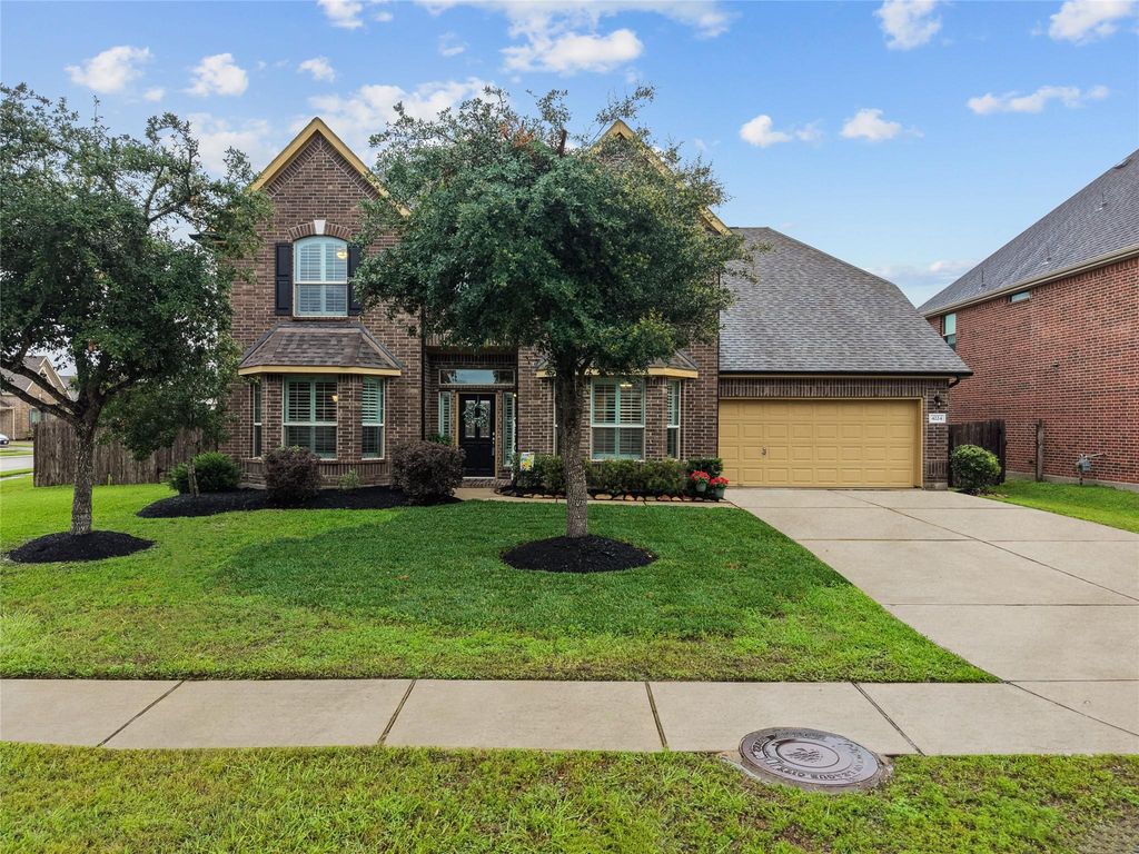 4224 Walnut Bend Drive, Friendswood, TX 77546