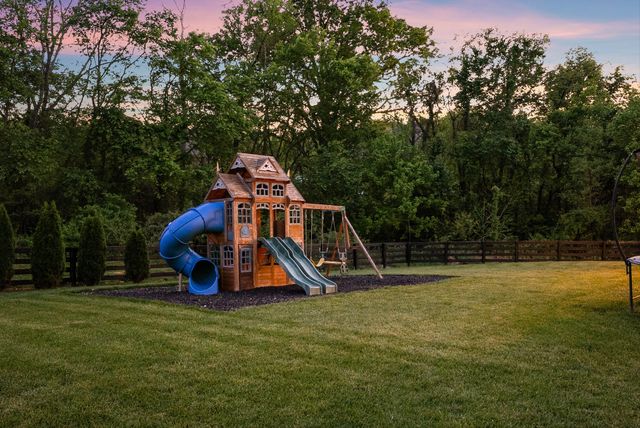 6917 Fence Post Ln, College Grove, TN 37046