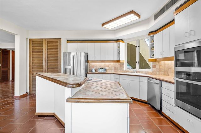 86 LAKE SIDE VILLAS AB 3, Vega Alta, PR 00692